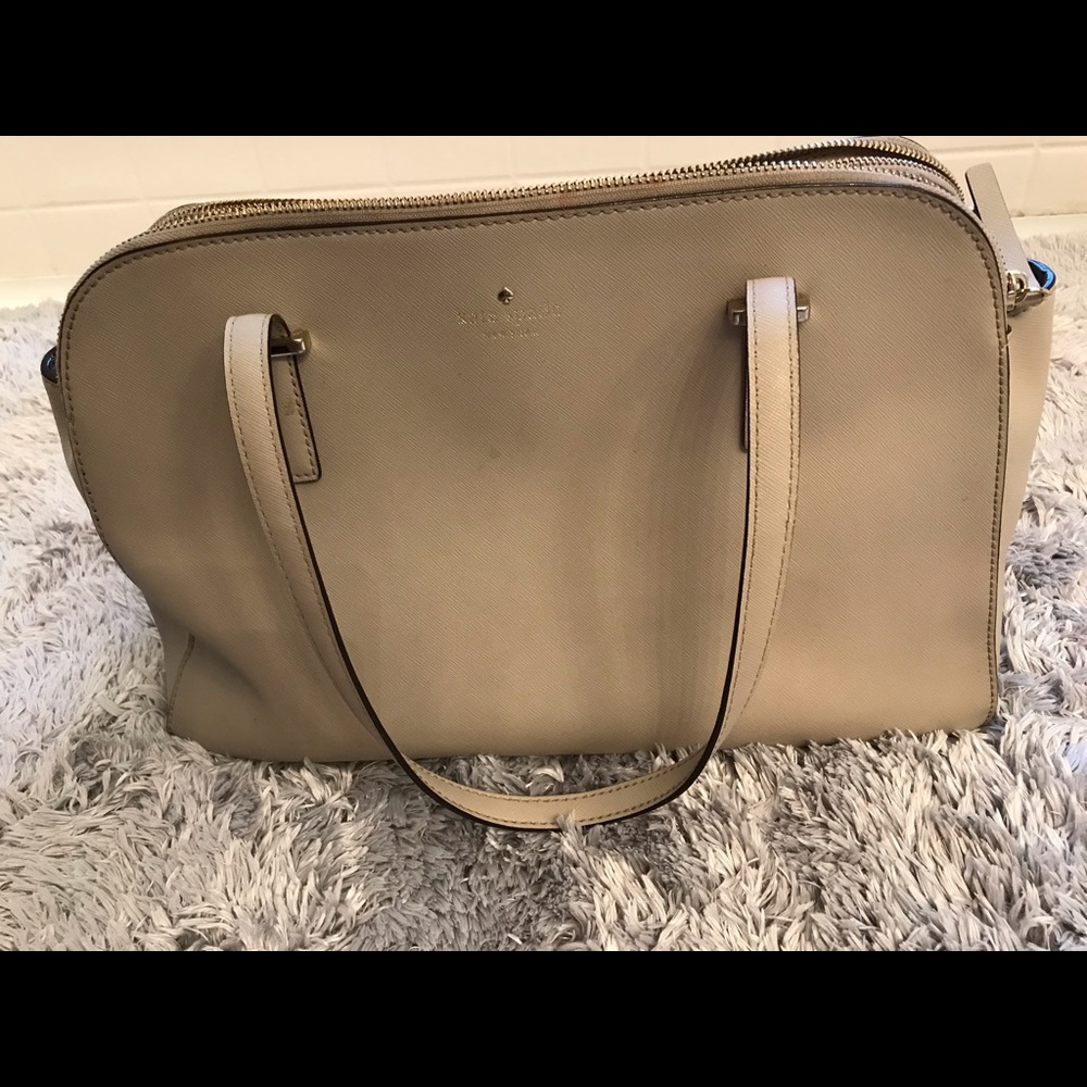Shoulder bag, normal use.